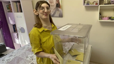رميسة غلغي صاحبة الرقم القياسي كأطول امرأة في العالم بصوتها في الانتخابات التركية